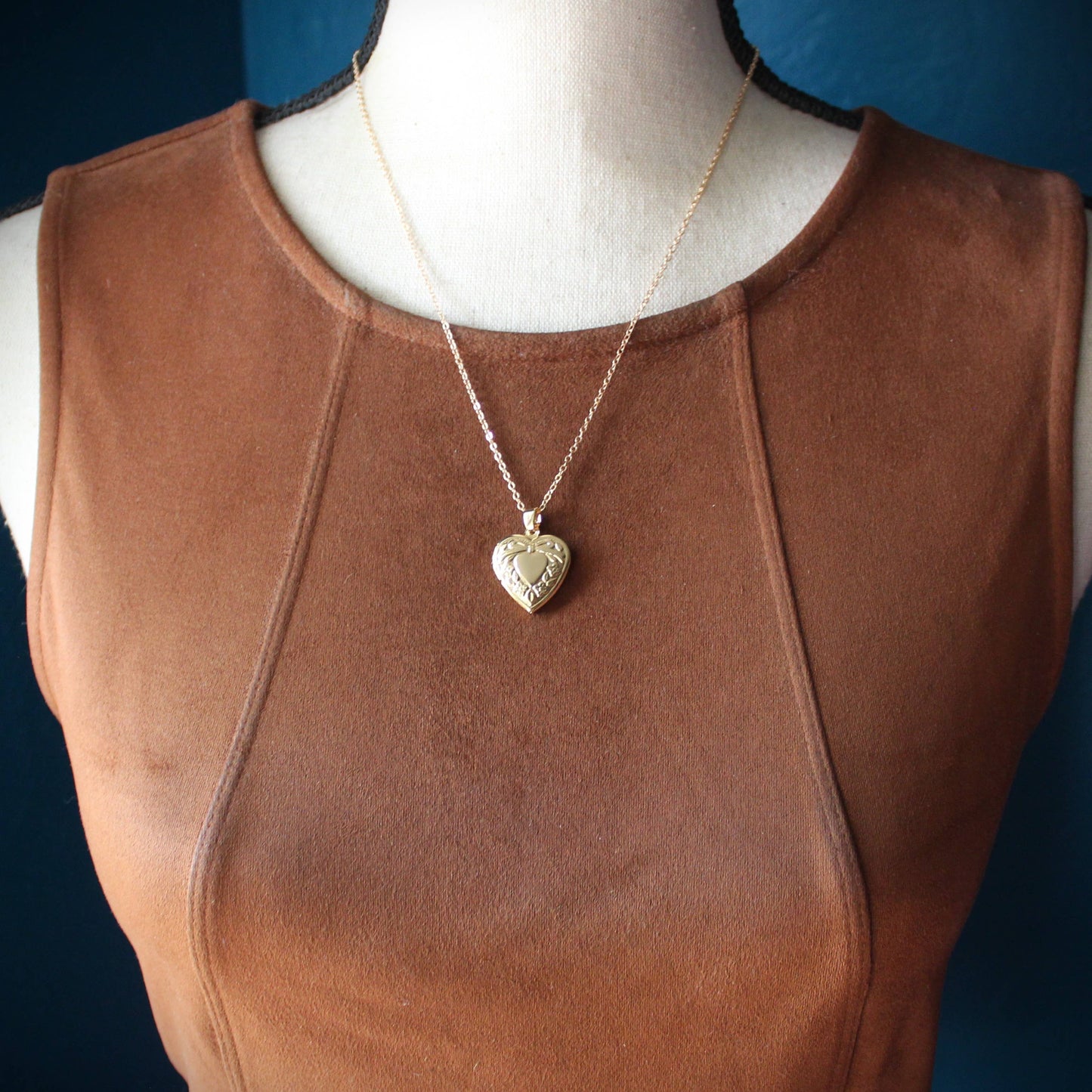 Bone and Tooth Lockets Oddity jewelry necklaces teeth